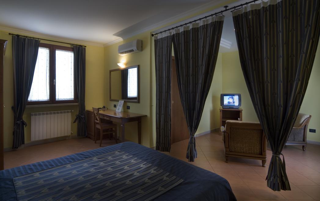 Il Casale Corte Rossa ลาตินา ภายนอก รูปภาพ